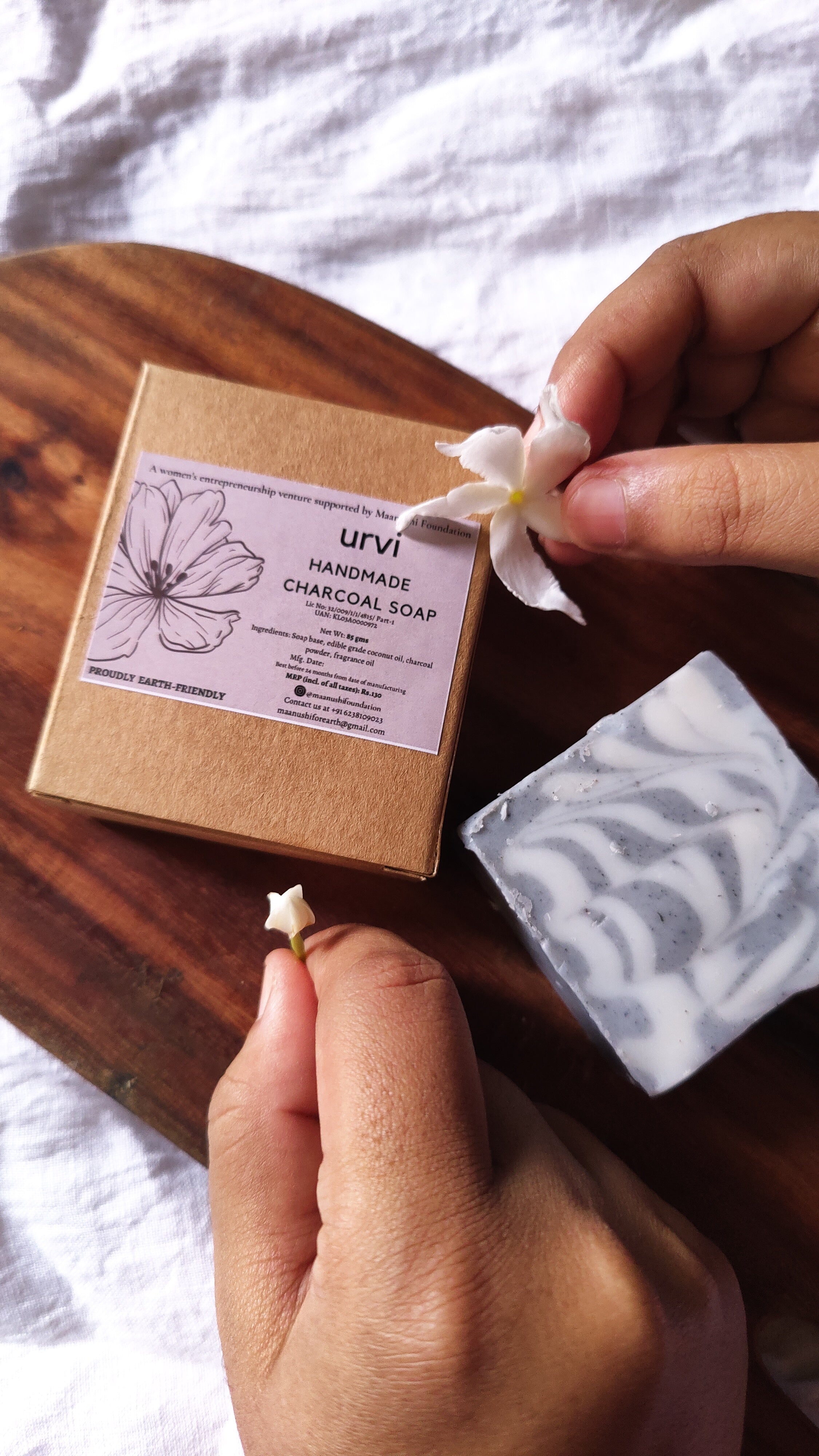 Handmade Charcoal Soap 80 gms – MaanushiForEarth